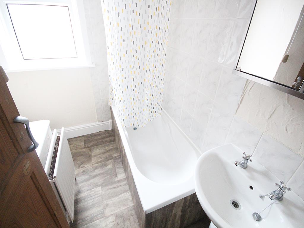 3 bedroom end terrace house Let Agreed in Barnoldswick - IMG_2363.jpg